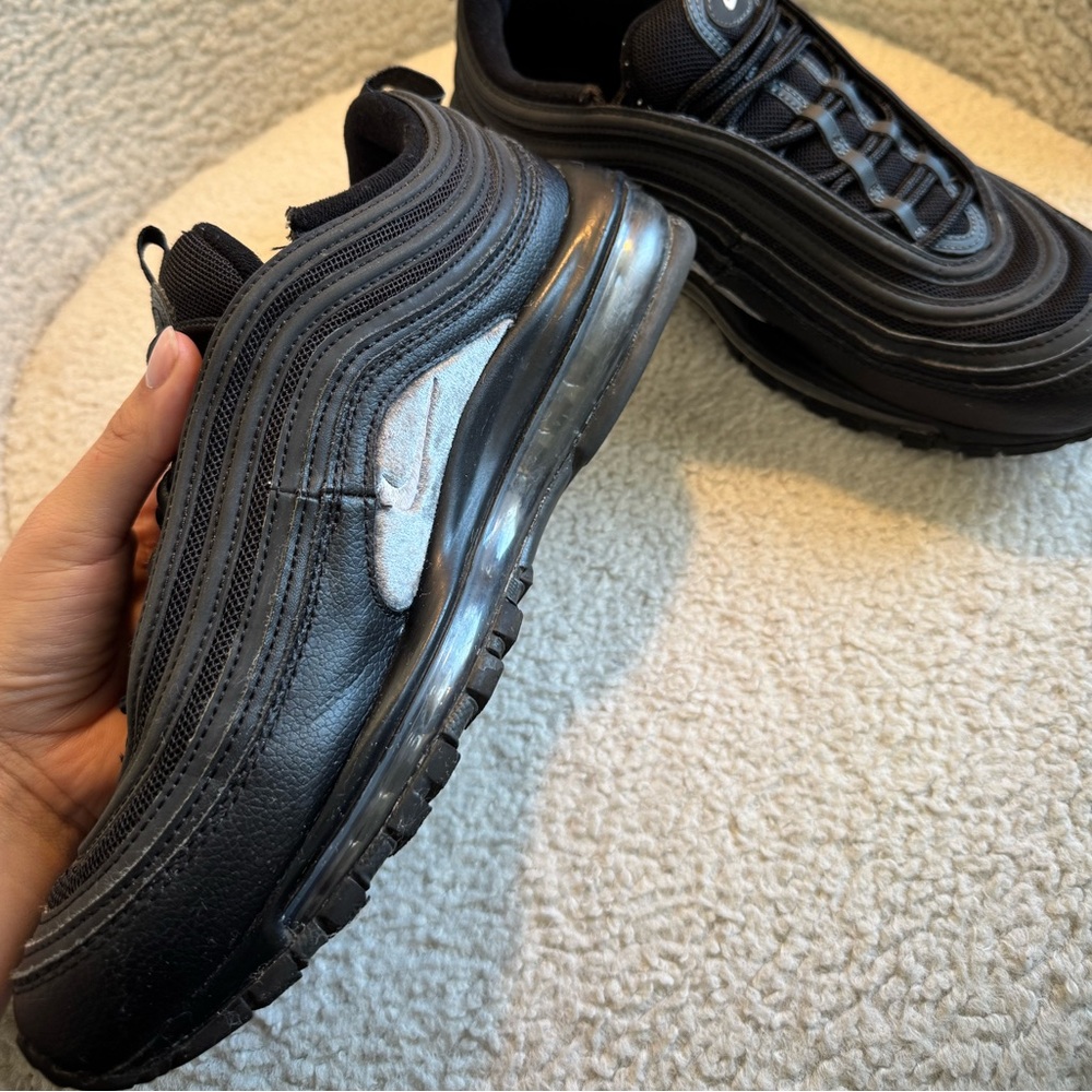 Nike Air Max Sneakers | 7.5 | PLEASE READ DESCRIPTION - Picture 4 of 9